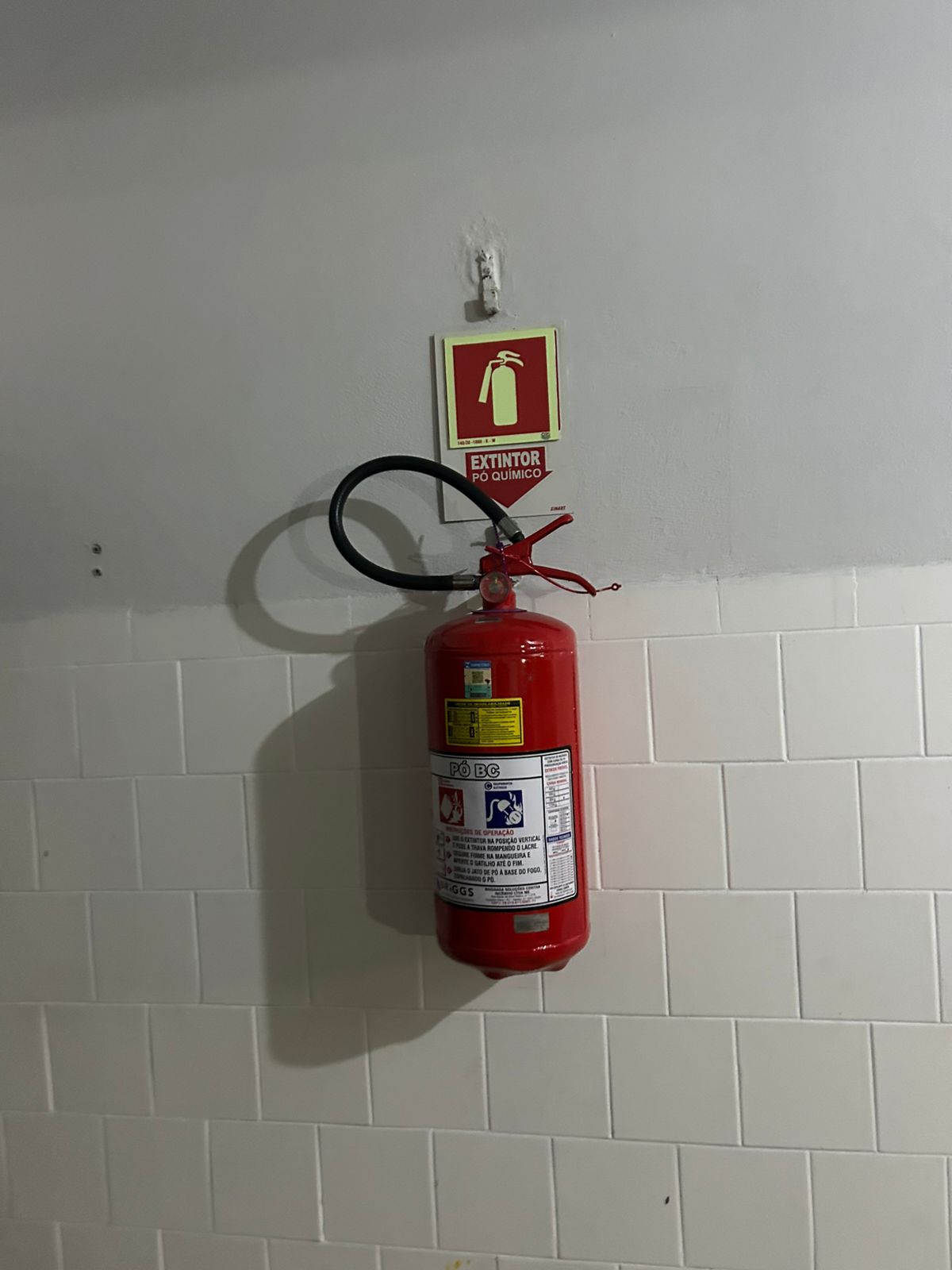EXTINTOR DE INCÊNDIO CO2 E SINALIZAÇÃO - ALPHAMALL